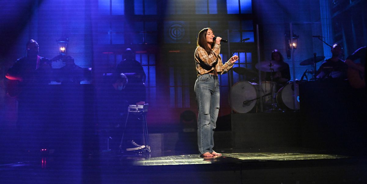 Kacey Musgraves Performs Songs Off Her New Album For Saturday Night Live