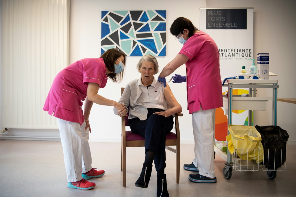 Older Vaccinated People At Higher Risk Of Contracting Severe COVID-19 Illness: Report