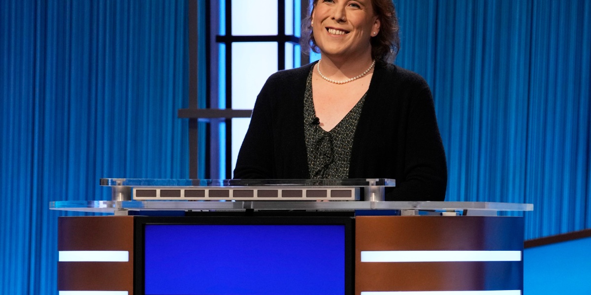 Amy Schneider’s winning streak breaks a glass ceiling on ‘Jeopardy!’