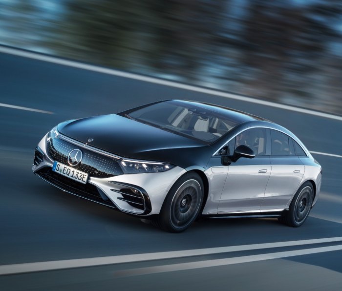 Mercedes-Benz EQS 580 4MATIC Sedan on the track.