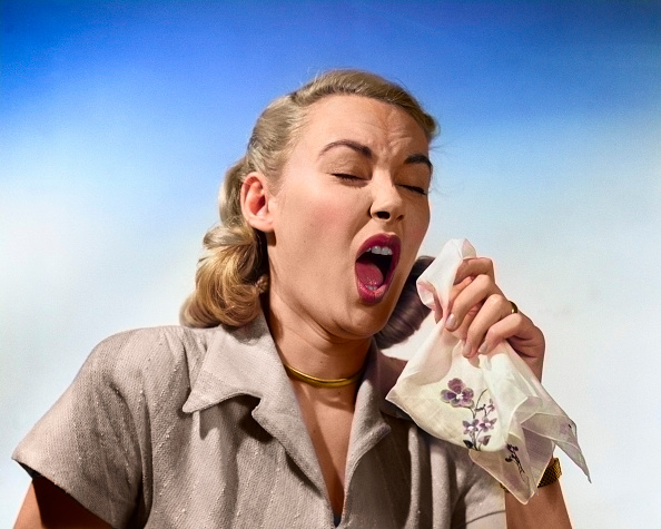 Is Sneezing A Symptom Of An Omicron Infection?