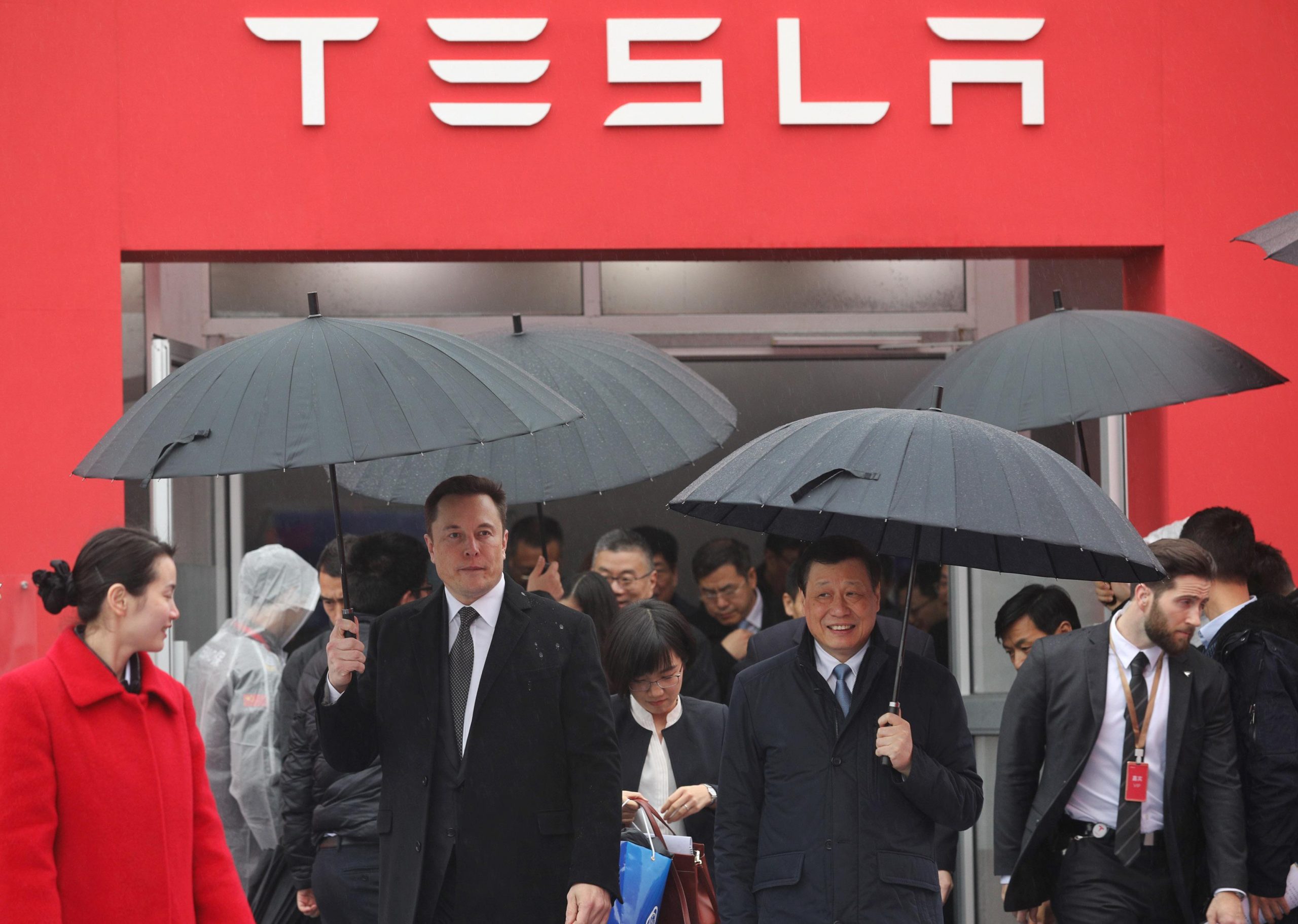 Tesla’s Shanghai workers will sleep in the factory to restart production during strict COVID-19 lockdowns