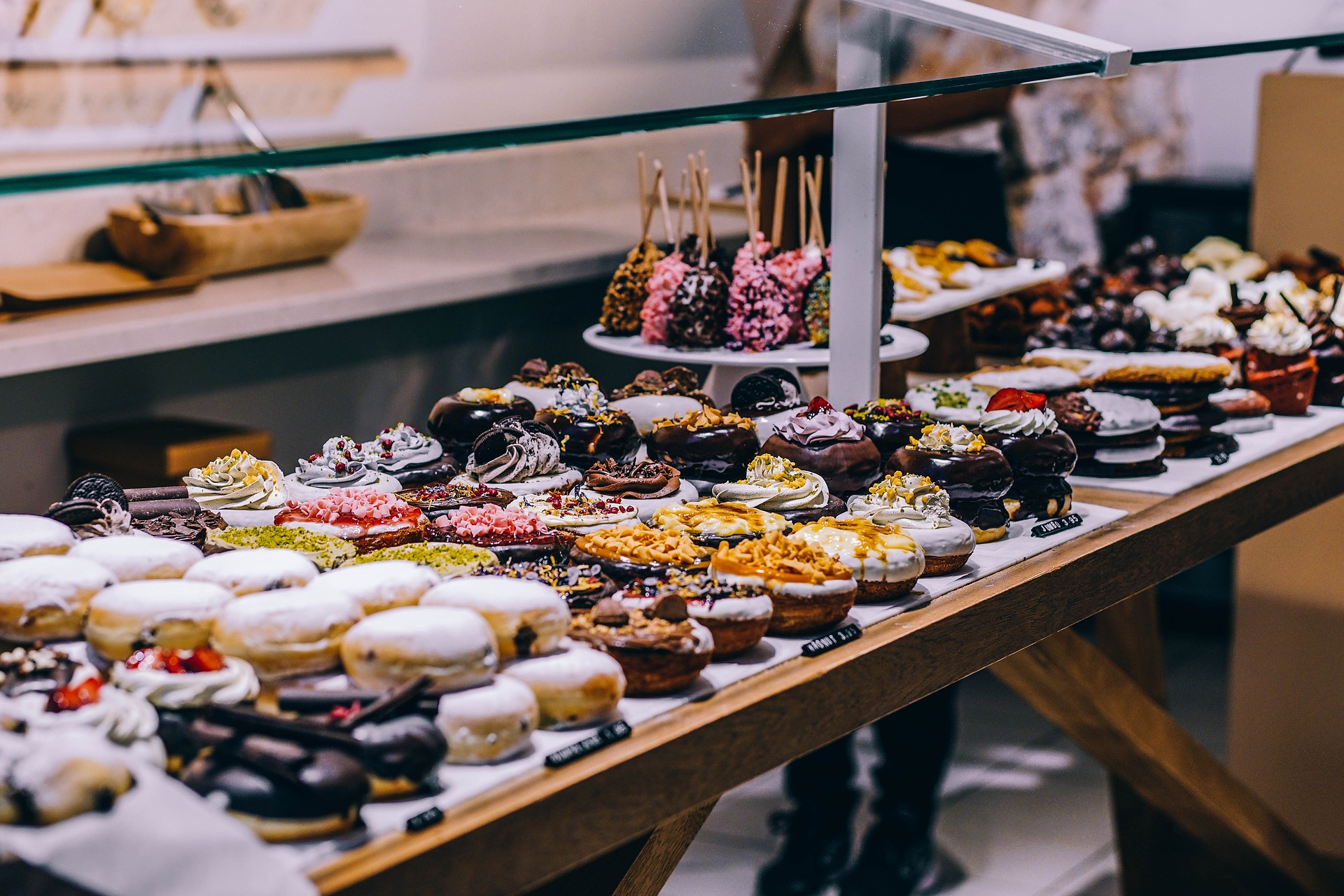 Can't Resist Sweets, Junk Food? Here's How They Alter Your Brain To Keep Wanting More