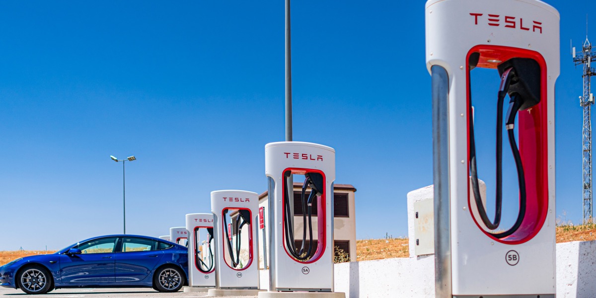 In the clash of the EV chargers, it’s Tesla vs. everyone else